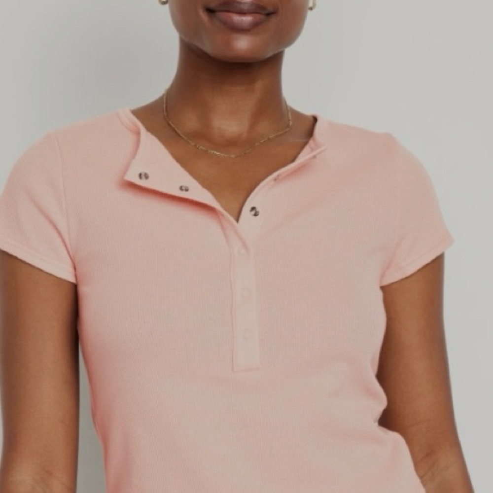🦩Old Navy Peachy Pink waffle knit cotton Henley top.Like Brand New. - Picture 5 of 5